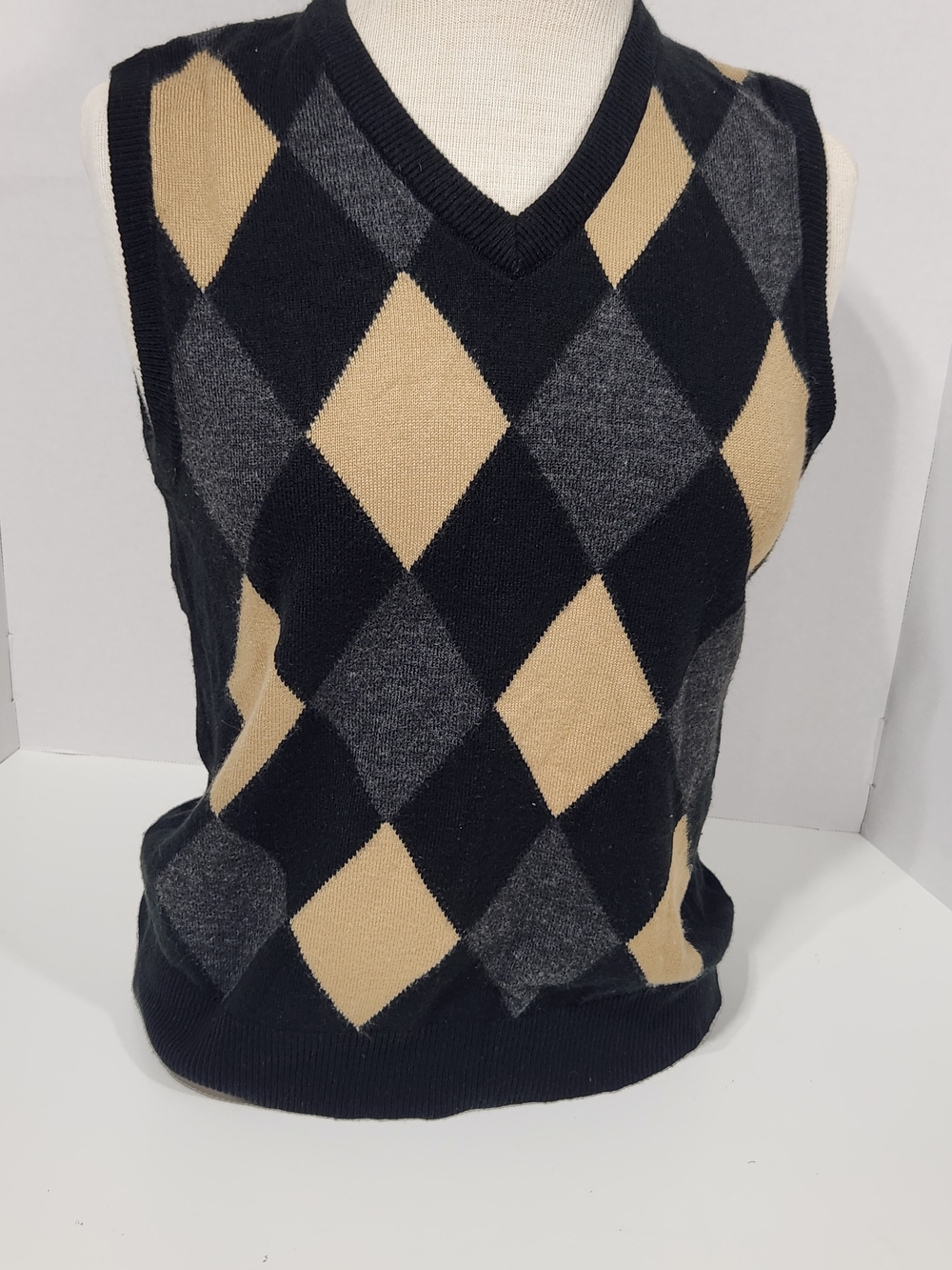 Merona Black, Gray & Tan Argyle V-Neck Sweater Vest(read)